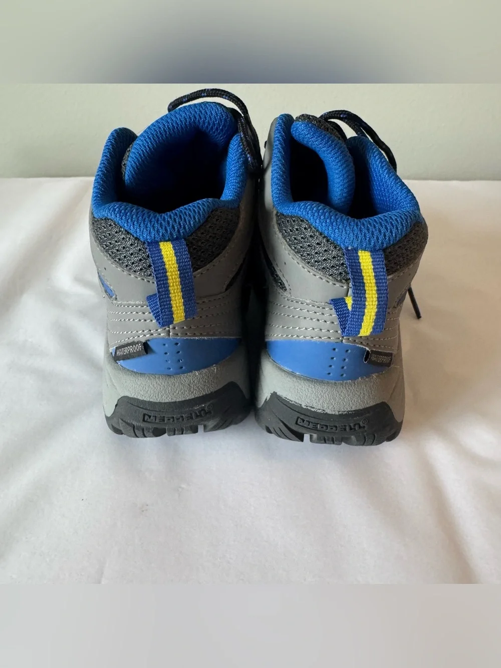 MERRELL Size 11 Boys or Girls Waterproof Hiking Boots